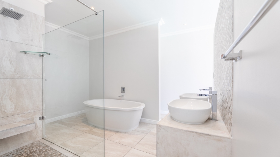 To Let 4 Bedroom Property for Rent in Bloubergstrand Western Cape